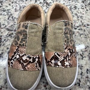 Jolimall Women’s Leopard and Snake Print Slip-On Shoes